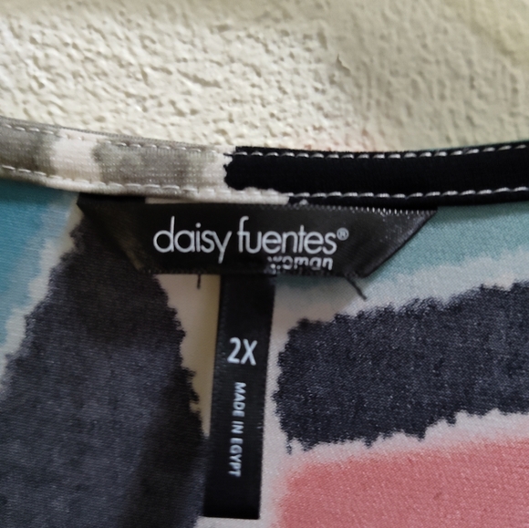 Daisy Fuentes blouse, 2xl, coral, black, teal, and grey - Picture 2 of 7